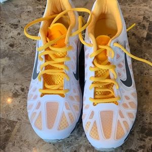 Womens Nike max live strong sneakers